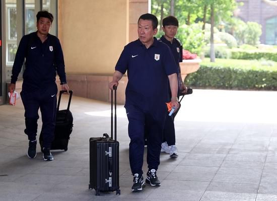 《悬崖之上》日票房3623万,连续四天获得单日冠军,累计票房截至发稿时达6.17亿。
