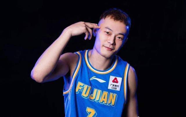 两位谐星大秀亲密,并将金·凯瑞最近出版的儿童书 传奇能再现?